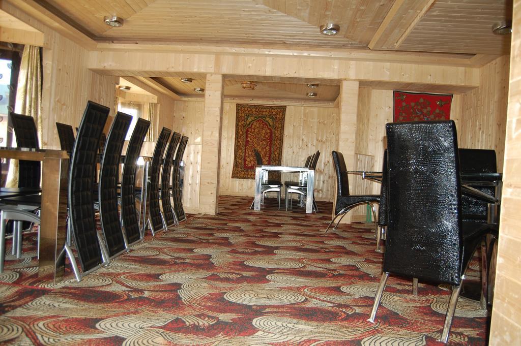 Hotel Zahgeer Continental Gulmarg Rum bild