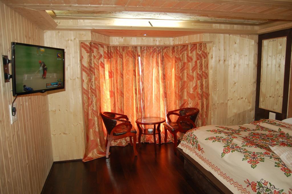 Hotel Zahgeer Continental Gulmarg Rum bild