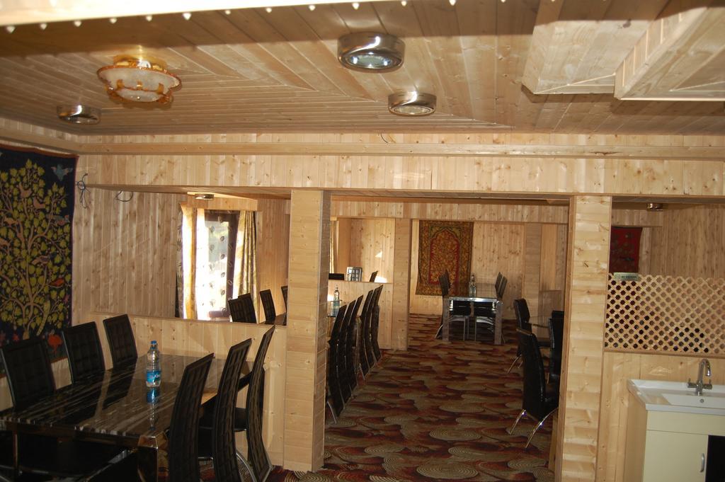 Hotel Zahgeer Continental Gulmarg Rum bild