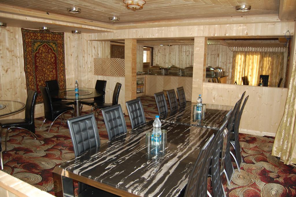Hotel Zahgeer Continental Gulmarg Rum bild